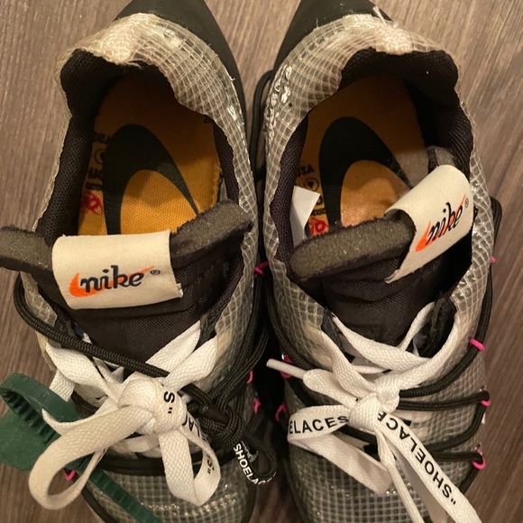 Women’s Nike Off-White Sneakers - Picture 2 of 6